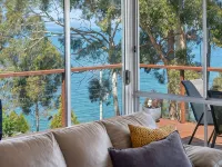 Little Roaring Beach Shack - cosy beachside retreat, Dover, Huon Valley. Ξενοδοχεία στην πόλη Geeveston