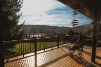 3-bedroom chalet just 13 minutes drive to Bethel Woods