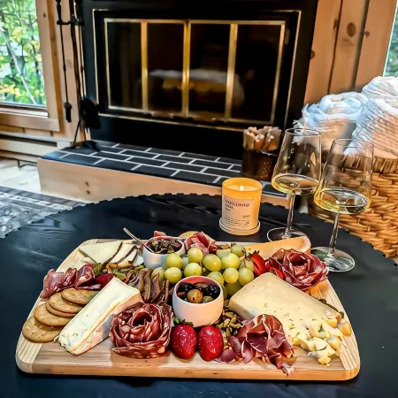 The White Birch • Cozy Luxe Cabin • 7 Min to Mount Snow