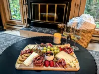 The White Birch • Cozy Luxe Cabin • 7 Min to Mount Snow