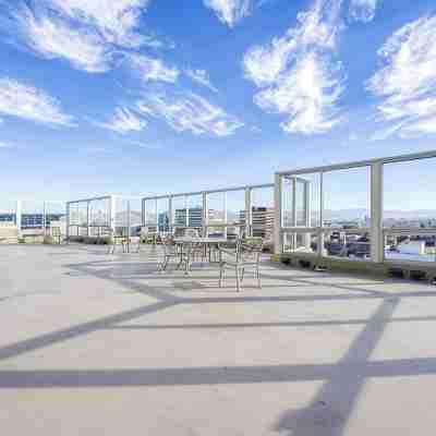 Charming Riverwalk Retreat – Spacious Downtown Condo Others