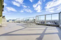 Charming Riverwalk Retreat – Spacious Downtown Condo