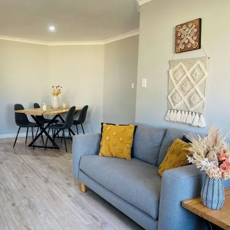 Cosy Home near SValley & Airport