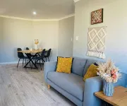 Cosy Home near SValley & Airport - บังกะโล