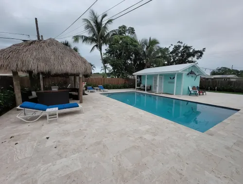 New Bedroom, Kitchen and Bathroom with a Pool - Homestays