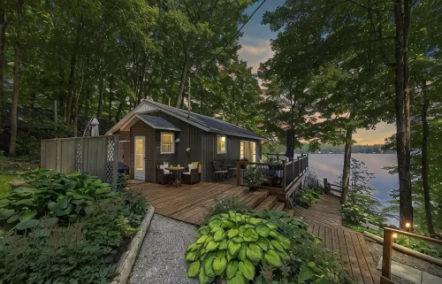 3 BR Lakefront Beach Retreat; Hot Tub, Fire Pits! Pet-friendly! - Boutique