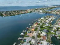 The Dolphin Inn with Views of Tampa Bay & Marina Hotels in Apollo Beach