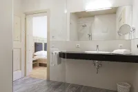 Spacious vacation home with large garden - balcón