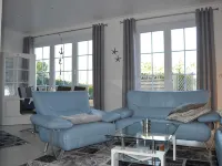 Holiday home in a quiet location in the center of Nordseebad Tossens Hotels in Tossens