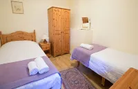 Relax in traditional farmhouse cottage perfect for touring South & West Ireland. - 3-Star