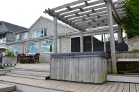 Beautiful Lakehouse in Price Edward County on the Bay of Quinte - Boutique