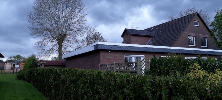 Holiday home in a quiet location in the center of Nordseebad Tossens Hotels in Tossens