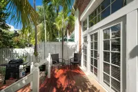 Banana Wind at Truman Annex - 2 Bed / 2.5-Bath Condo w/ Shared Pool & Parking - Bungalows