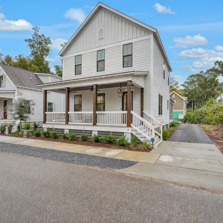 Luxurious Living in Old Town Bluffton! Sleeps 6! Prime Location!