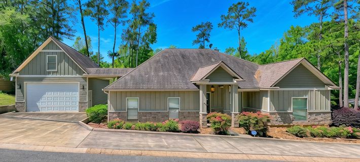Sleeps 22! First Class home with 2 master suites on Lake Sam Rayburn! Hotels in Jasper County