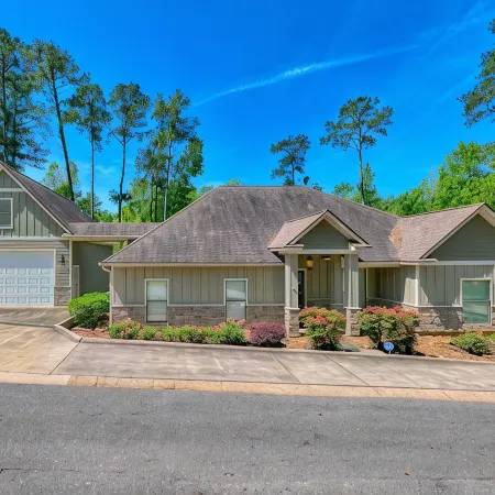 Sleeps 22! First Class home with 2 master suites on Lake Sam Rayburn!