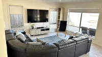 Spacious Coastal Oasis - 10 min to Torquay, 10 min to Geelong ! - 2-Star