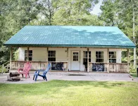 Beautifully Renovated Vintage Cabin in the Heart of Manistee National Forest - Wifi
