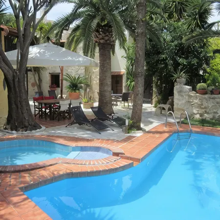 Villa with character and beautiful garden close to Rethymno