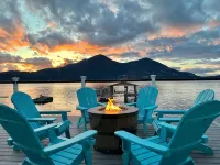 Smiling Otter Retreat! Large Lakefront Luxury House.Pool.Spa.Sauna.Games..Pets - Boutique