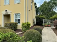 Legends Golf & Beach Getaway! A spacious 3-bedroom apartment. - Homestays