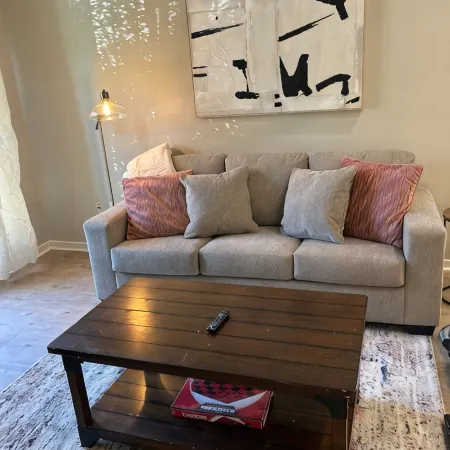Convenient & Renovated 2BD/2BA house near Reservoir, Fenced Backyard, King Bed