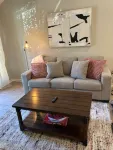 Convenient & Renovated 2BD/2BA house near Reservoir, Fenced Backyard, King Bed - Pools