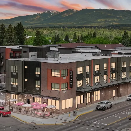 Beautiful New Downtown Columbia Falls Condo near Glacier National Park!