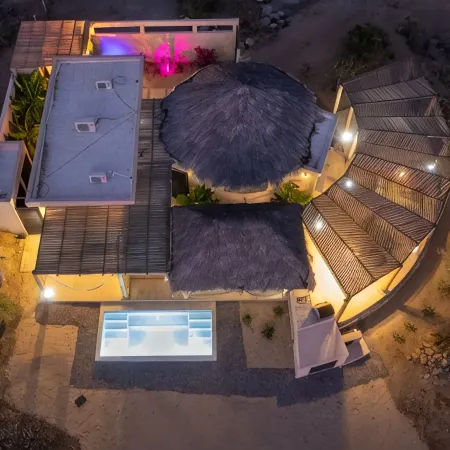 Private Villa - Heated Pool, Ocean View & Walk to Beach