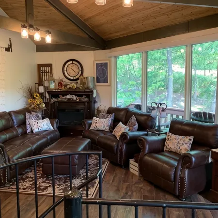 Round Cabin - 5 min to Bedford - Deck - Hike- Golf - Across Omni Bedford Springs