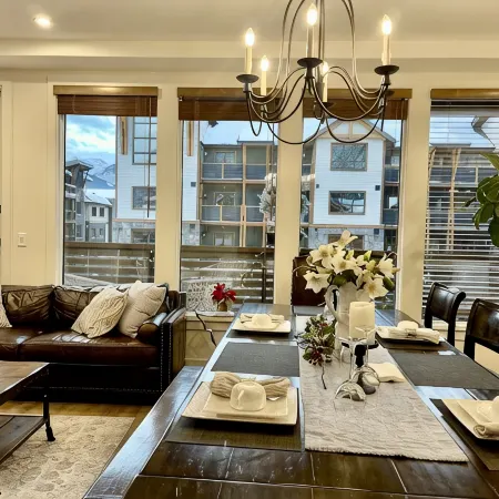 New building of 4 bedroom  in the Spring Creek Canmore near Banff