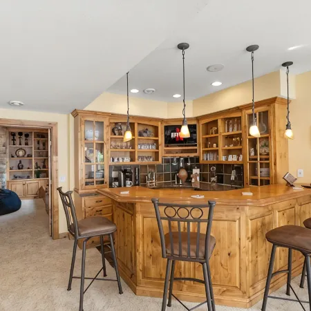 Lux Retreat 5 Acres- Pool/Hot Tub/Tiki Bar/Fire Pit/Game Room- Great for Groups!