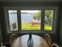 Cozy Pet-Friendly Cedar Shake Cottage with Best View on the Lake + Kayaks! - Country Houses