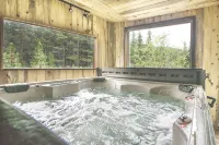 Overlook Lodge - Hot Tub, Fireplace & Private Creek. Family-Friendly!