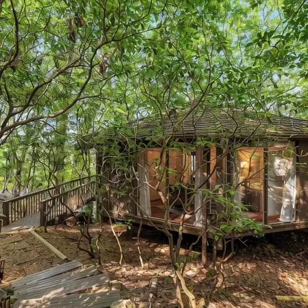 Treetop Getaway with AMAZING lake views!