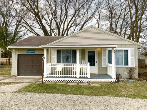 Oasis on Empire near Buckeye Lake! - Homestays
