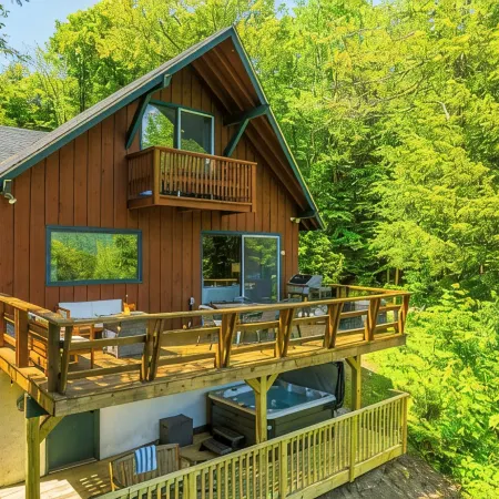 The Overlook - Hot Tub, Game Room, 5min to MTN