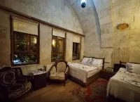 Born Hotel