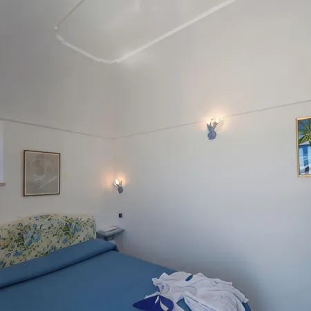 Ancient villa with fantastic sea view and swimming pool just a few minutes from Positano
