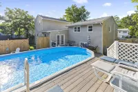 Cape May 4 Bed Pool Oasis,Dog Friendly, Sleeps 10, Outdoor shower + Firepit + EV - Pools