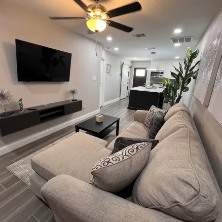 Cozy 1-bedroom apartment in beautiful Del Rio with WiFi, AC