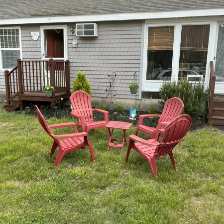 Charming 2-bedroom cottage with all the amenities you need!