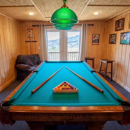 Spacious 5BR w/ epic views, 2 decks, game room, one-step entry, family-friendly!