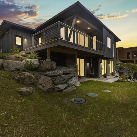 New Const Stowe Modern Sleeps 8. View: Mt Mansfield & River! Private, EV Charger