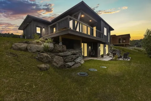 New Const Stowe Modern Sleeps 8. View: Mt Mansfield & River! Private, EV Charger