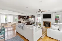 Coastal Retreat With Saltwater Heated Pool, 5 Min To Beach, Fire Pit, 4 BDRM