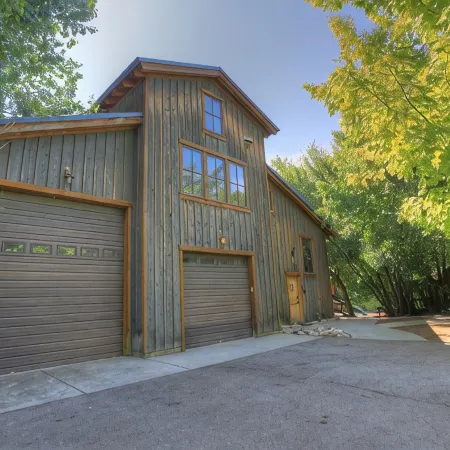 Canyon Lodge- - 8 Acres - Sleeps 10 Hotels in Cache County