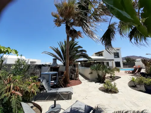Tranquil setting, sea view, heated pool & Hot Tub, sub-tropical garden. - Ocean View