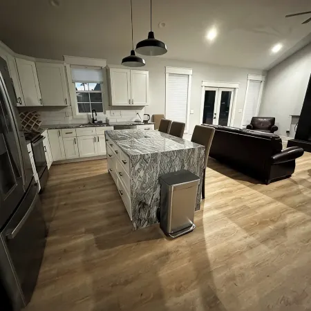 Modern 3 BR home, interior lot near Lake Keowee, Clemson, Walhalla, Seneca.