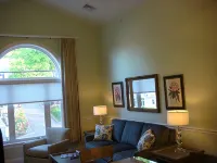 NEW LUXURY TWO-BEDROOM CONDOMINIUM WITH IN TOWN LOCATION & HALF MILE FROM BEACH - 3 estrellas